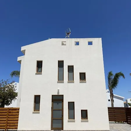 You And Your Family Will Love This Close To The Beautiful Town Of Protaras, 1507 Villa *